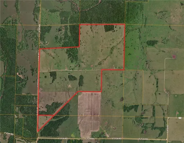 $2,665,000 | 725 South S Road, Stockton, MO 65785