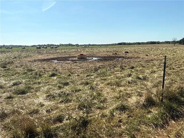 $2,665,000 | 725 South S Road, Stockton, MO 65785