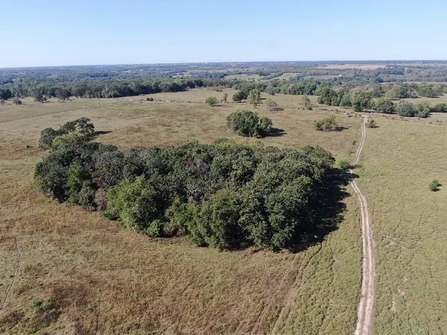 $2,665,000 | 725 South S Road, Stockton, MO 65785