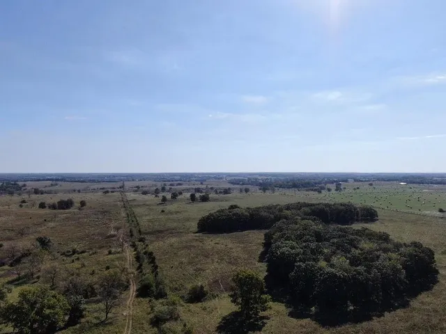 $2,665,000 | 725 South S Road, Stockton, MO 65785