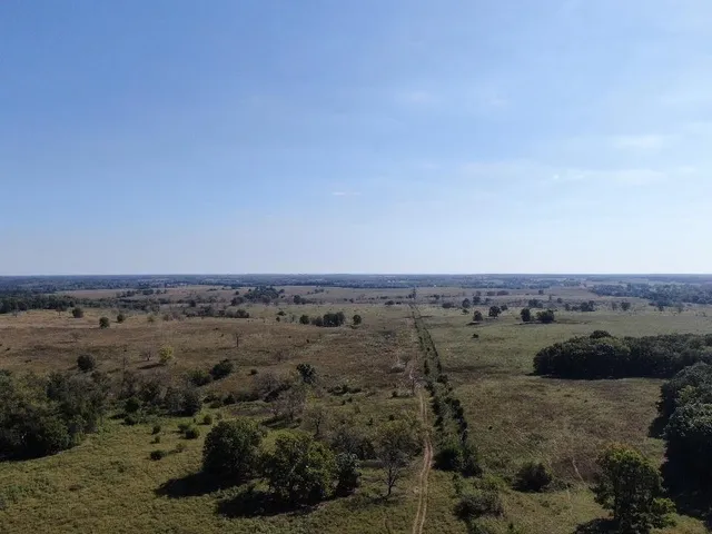 $2,665,000 | 725 South S Road, Stockton, MO 65785