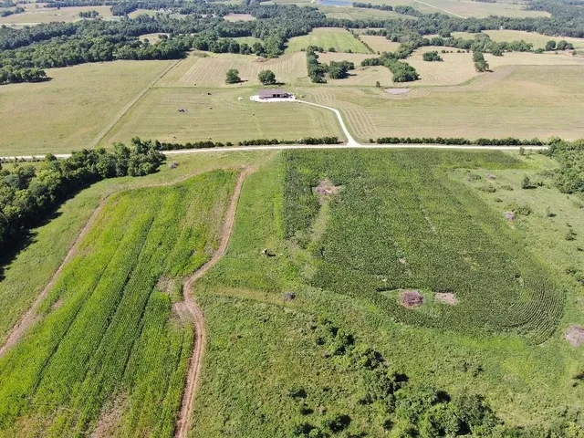 $2,665,000 | 725 South S Road, Stockton, MO 65785