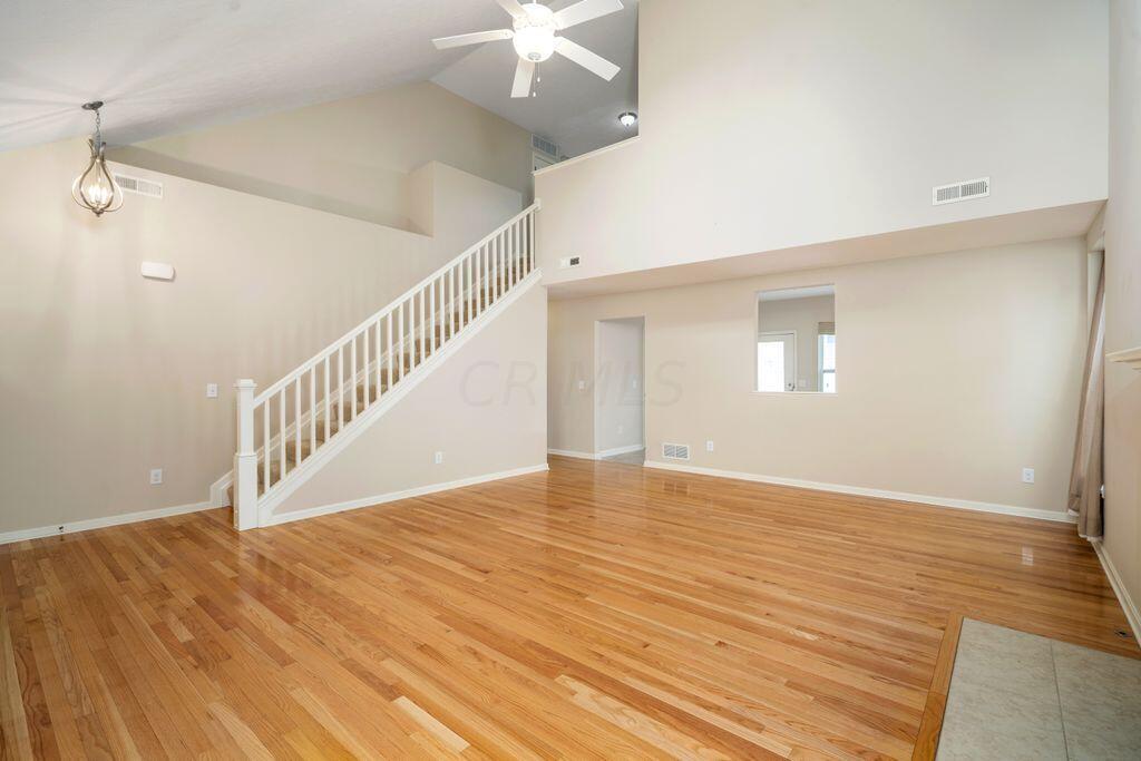 5735 Nadler Road Dublin, OH 43016 - Photo 8 of 48 Living Room
