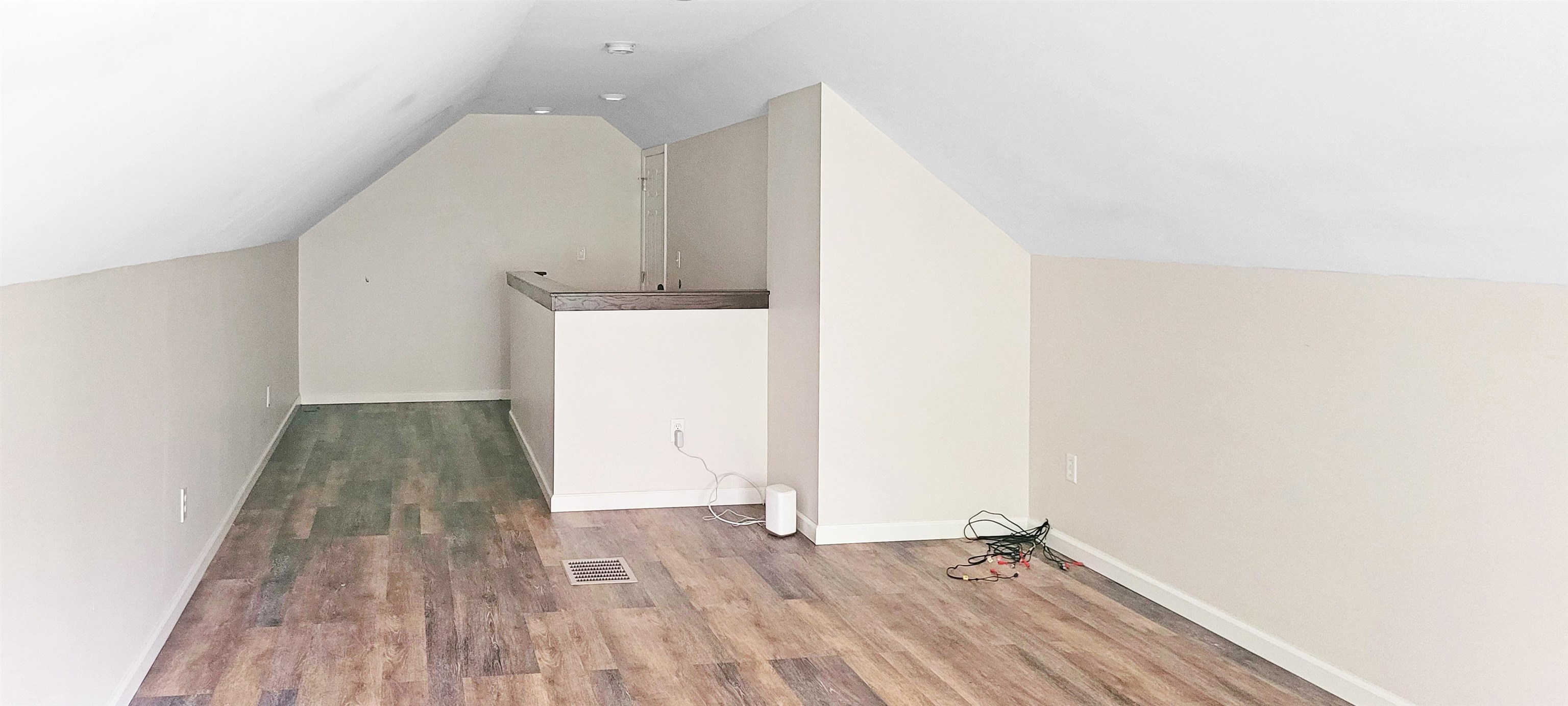 2127 East Coldwater Road Flint, MI 48505 - Photo 12 of 15 50176246-f66e1c20-a65a-467c-9253-89dd1b0436c1.JPG