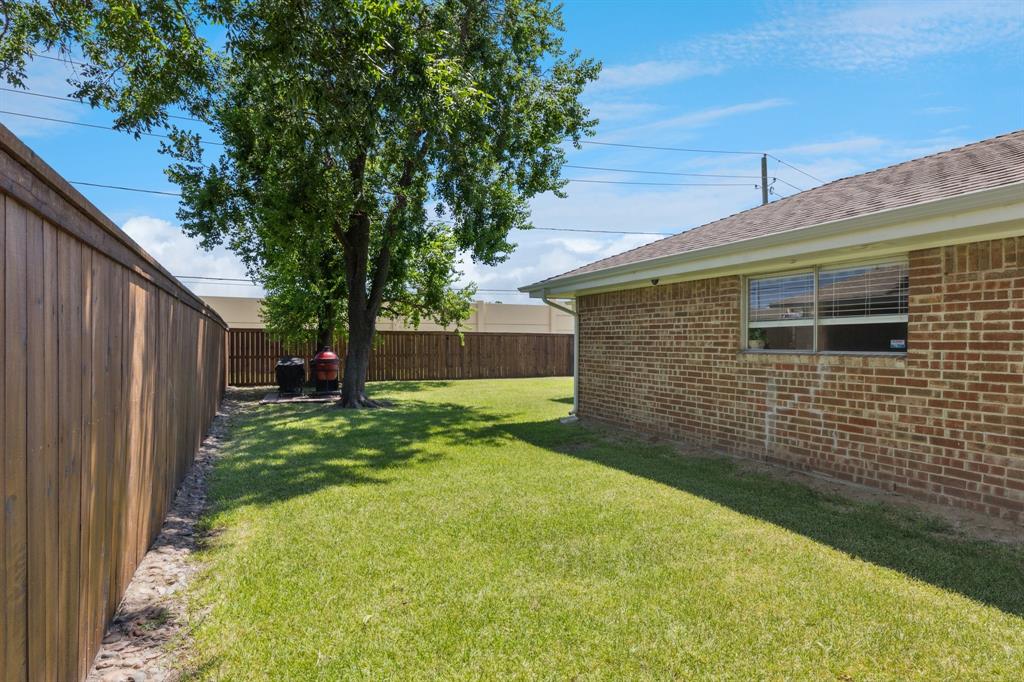 1501 Austrian Road Grand Prairie, TX 75050 - Photo 37 of 40 Back/Side Yard