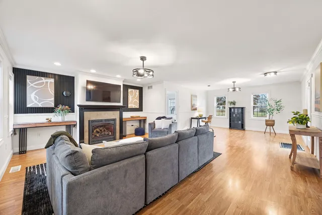 $327,400 | 309 South Euclid Avenue, Colfax, IL 61728