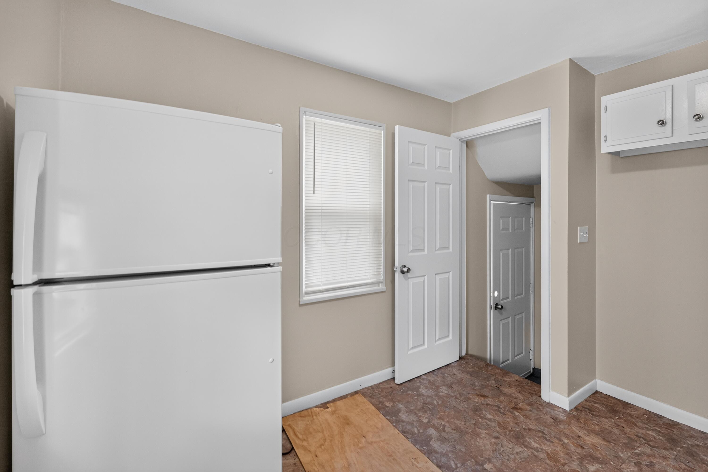 852 South Hampton Road Columbus, OH 43227 - Photo 9 of 31 13_852_S_Hampton_Rd-Kitchen-n-24