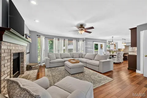 $450,000 | 1211 Lake Canyon View, Fenton, MO 63026