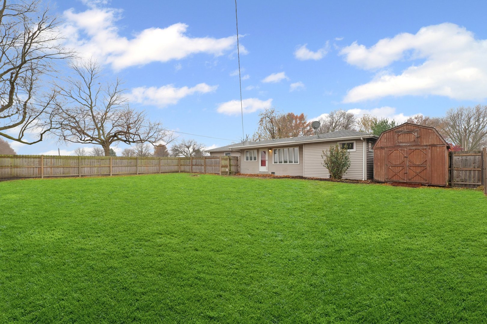 911 South Longview Road Monticello, IL 61856 - Photo 25 of 28 a view of a house with a yard