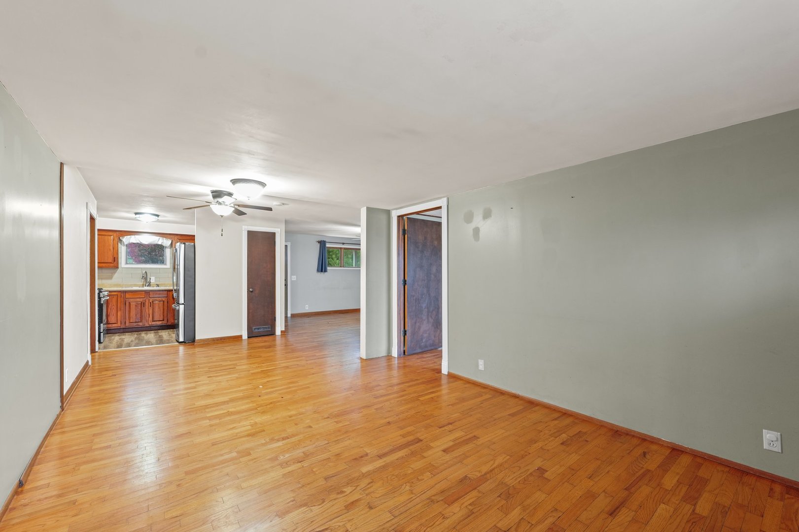 911 South Longview Road Monticello, IL 61856 - Photo 9 of 28 a view of empty room with wooden floor