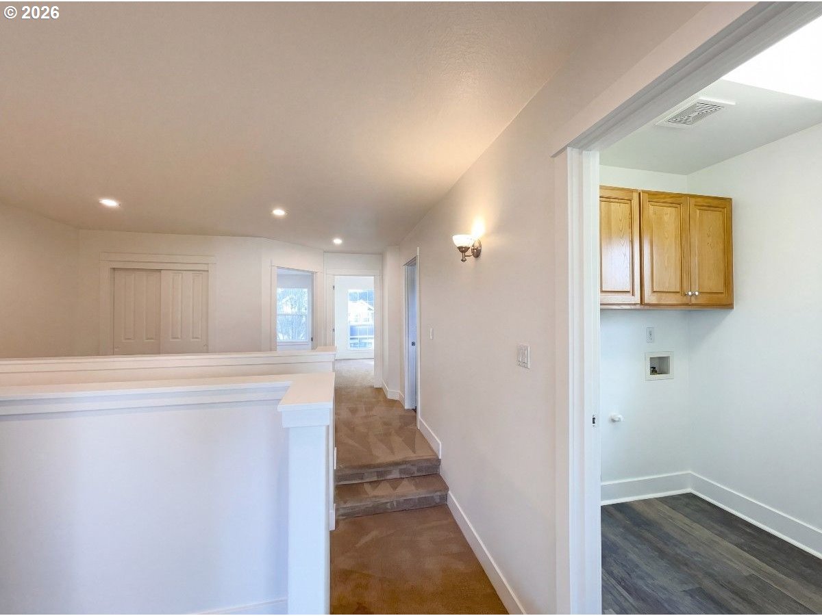 10989 Southwest Oneida Street Tualatin, OR 97062 - Photo 15 of 34