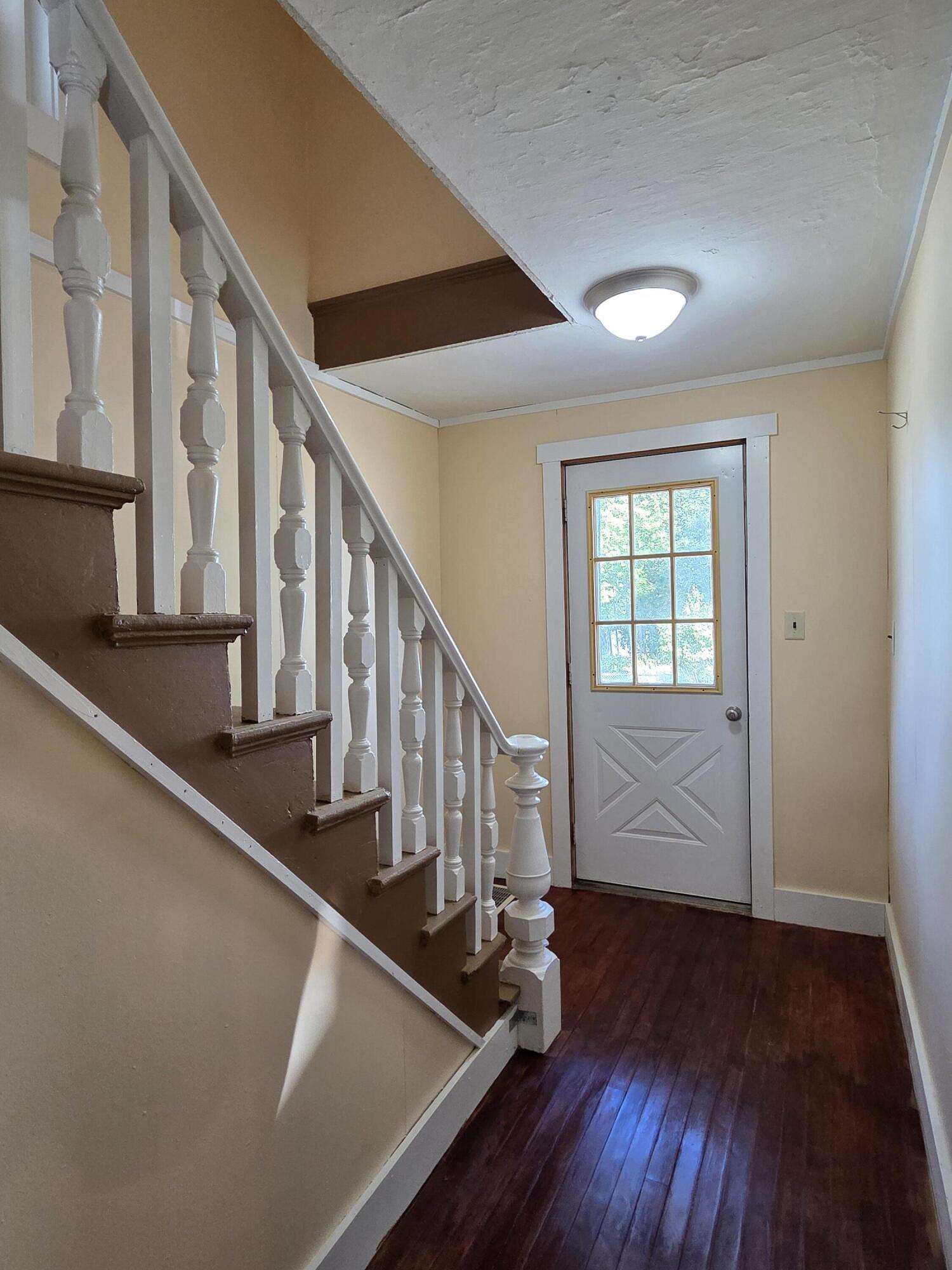 16 Kendall Street Augusta, ME 04330 - Photo 18 of 19 Stairwell