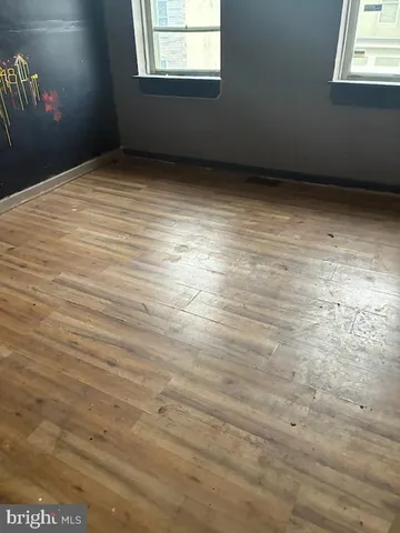 a view of empty room with window