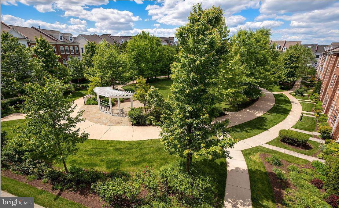 9481 Canonbury Square Fairfax, VA 22031 - Photo 24 of 27 Community Courtyard
