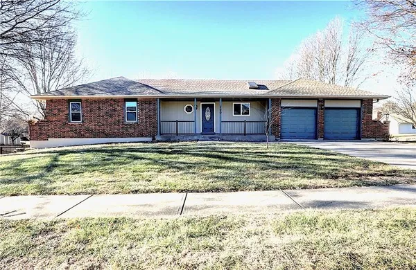 $400,000 | 700 Lark Street, Raymore, MO 64083