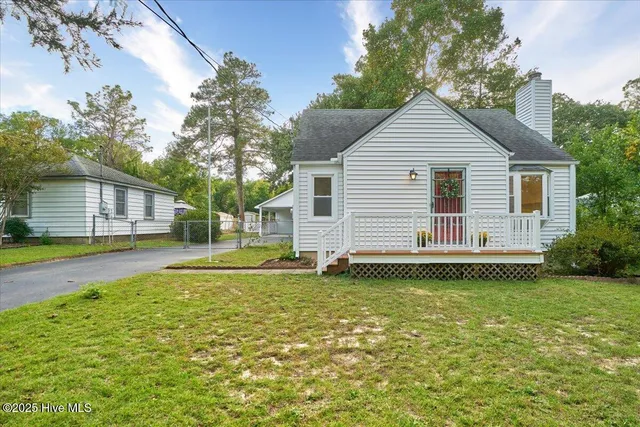 $458,000 | 240 East Ohio Avenue, Southern Pines, NC 28387