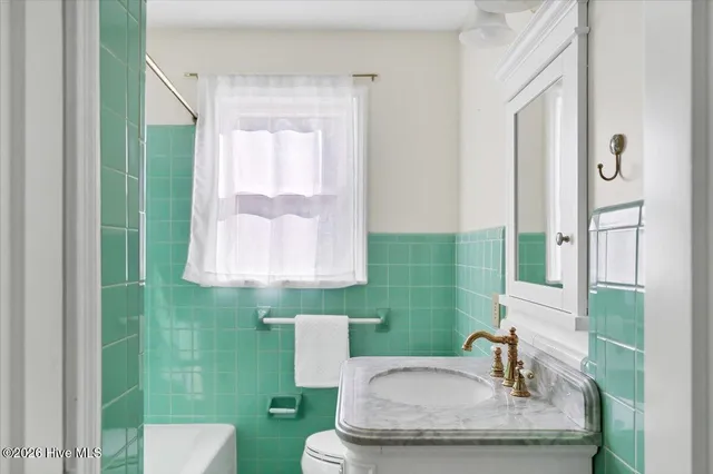 $458,000 | 240 East Ohio Avenue, Southern Pines, NC 28387