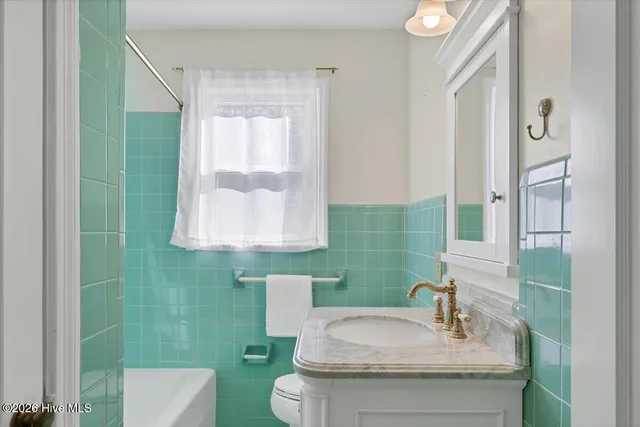 $458,000 | 240 East Ohio Avenue, Southern Pines, NC 28387