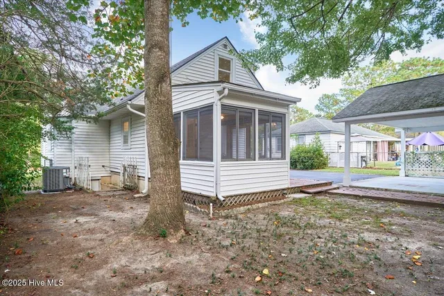 $458,000 | 240 East Ohio Avenue, Southern Pines, NC 28387