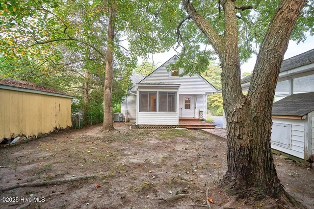 $458,000 | 240 East Ohio Avenue, Southern Pines, NC 28387