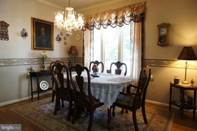 10481 Cliff Mills Road Marshall, VA 20115 - Photo 3 of 30 Dining Room