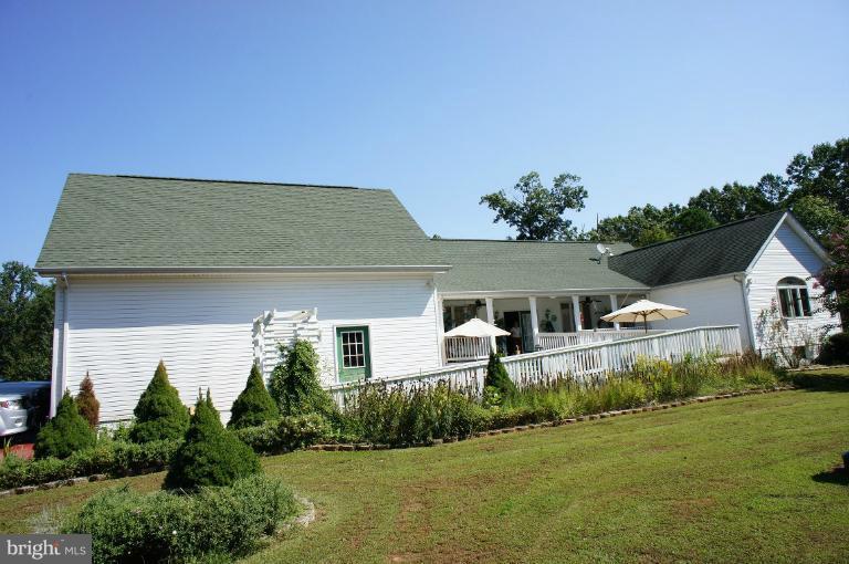 10481 Cliff Mills Road Marshall, VA 20115 - Photo 26 of 30 Exterior (Rear)