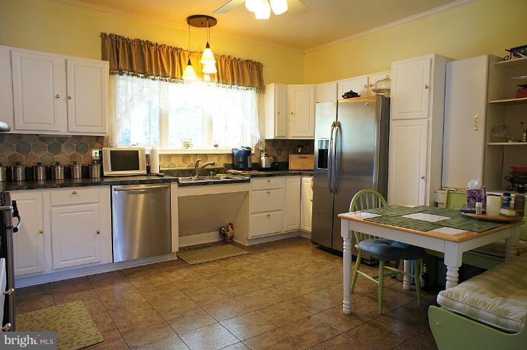 10481 Cliff Mills Road Marshall, VA 20115 - Photo 4 of 30 Kitchen
