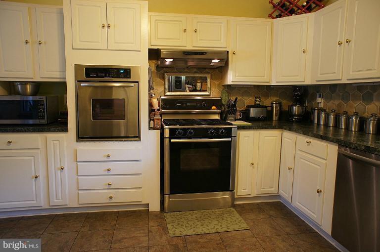 10481 Cliff Mills Road Marshall, VA 20115 - Photo 6 of 30 Kitchen
