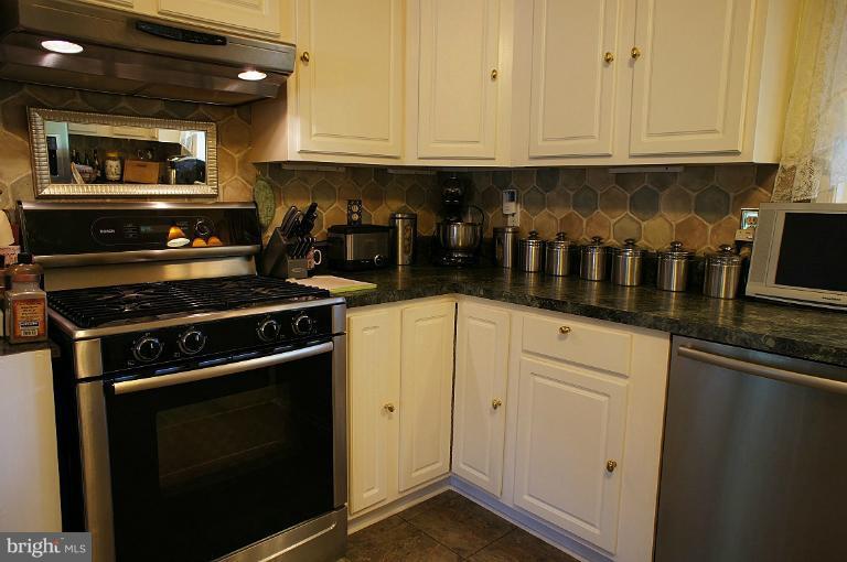 10481 Cliff Mills Road Marshall, VA 20115 - Photo 7 of 30 Kitchen