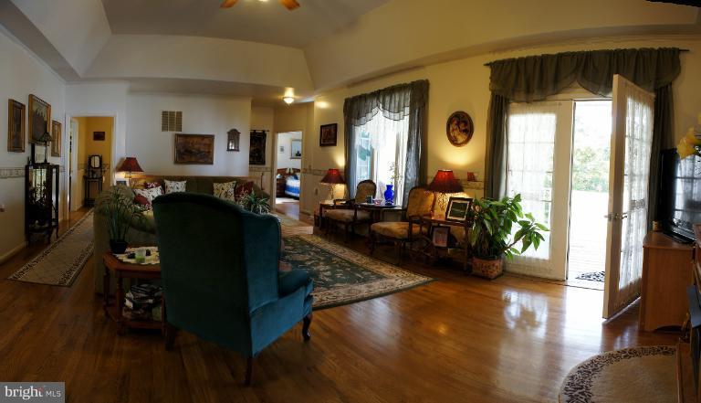 10481 Cliff Mills Road Marshall, VA 20115 - Photo 8 of 30 Family Room