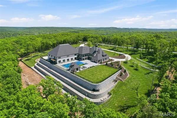 $8,950,000 | 300 Ridgecrest Drive, Chestnutridge, MO 65630