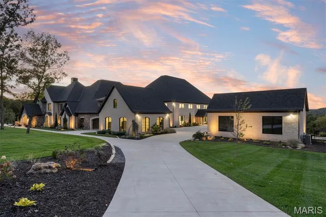 $8,950,000 | 300 Ridgecrest Drive, Chestnutridge, MO 65630
