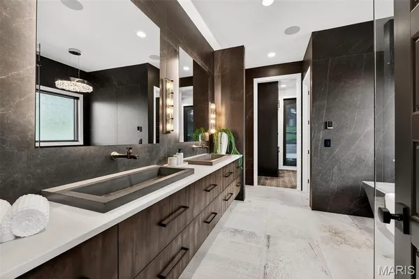 $8,950,000 | 300 Ridgecrest Drive, Chestnutridge, MO 65630