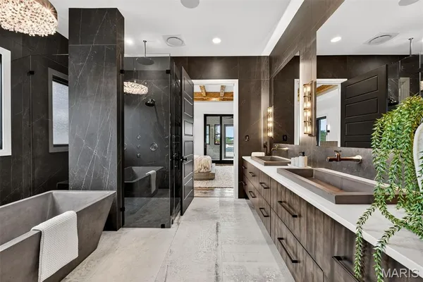 $8,950,000 | 300 Ridgecrest Drive, Chestnutridge, MO 65630