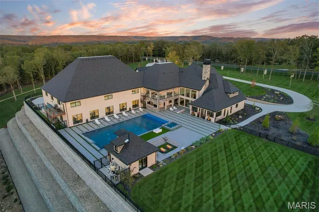 $8,950,000 | 300 Ridgecrest Drive, Chestnutridge, MO 65630