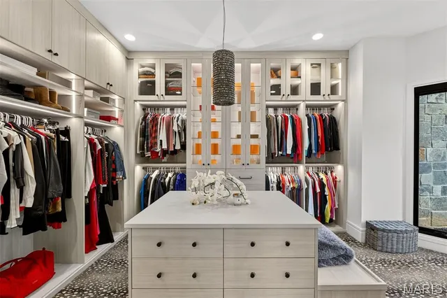 $8,950,000 | 300 Ridgecrest Drive, Chestnutridge, MO 65630