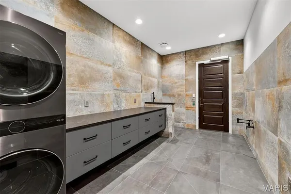 $8,950,000 | 300 Ridgecrest Drive, Chestnutridge, MO 65630