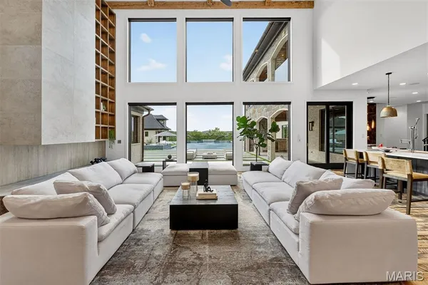 $8,950,000 | 300 Ridgecrest Drive, Chestnutridge, MO 65630