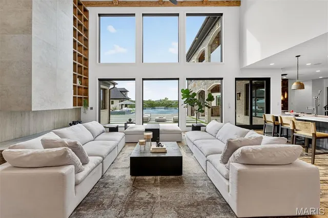 $8,950,000 | 300 Ridgecrest Drive, Chestnutridge, MO 65630