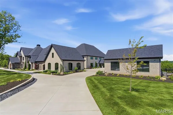 $8,950,000 | 300 Ridgecrest Drive, Chestnutridge, MO 65630