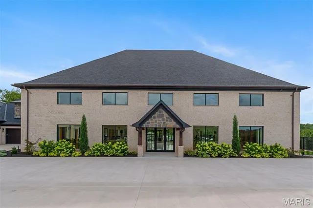 $8,950,000 | 300 Ridgecrest Drive, Chestnutridge, MO 65630