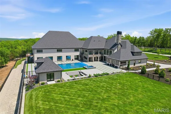 $8,950,000 | 300 Ridgecrest Drive, Chestnutridge, MO 65630