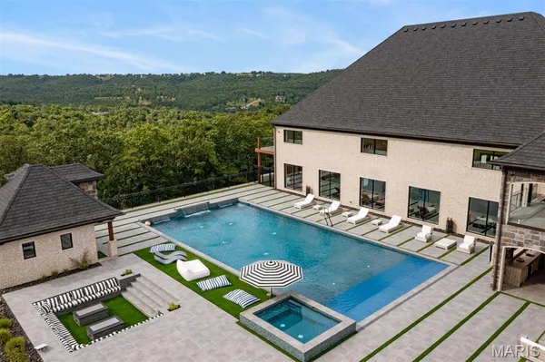 $8,950,000 | 300 Ridgecrest Drive, Chestnutridge, MO 65630