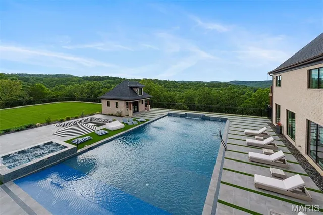 $8,950,000 | 300 Ridgecrest Drive, Chestnutridge, MO 65630