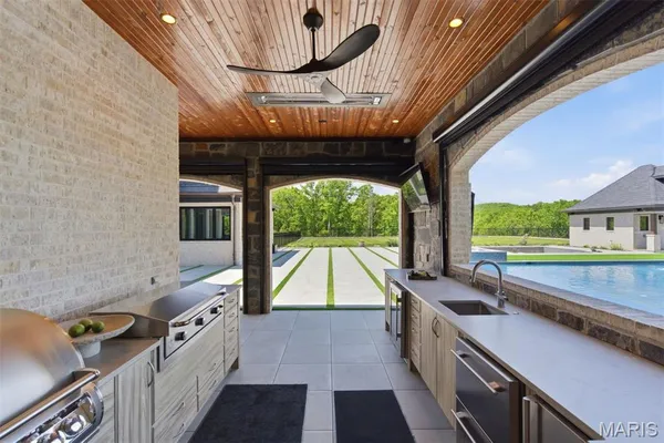 $8,950,000 | 300 Ridgecrest Drive, Chestnutridge, MO 65630