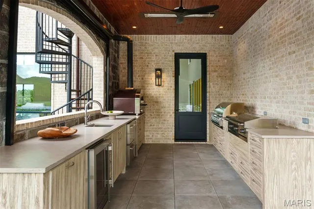 $8,950,000 | 300 Ridgecrest Drive, Chestnutridge, MO 65630