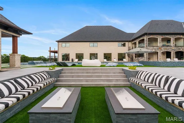 $8,950,000 | 300 Ridgecrest Drive, Chestnutridge, MO 65630