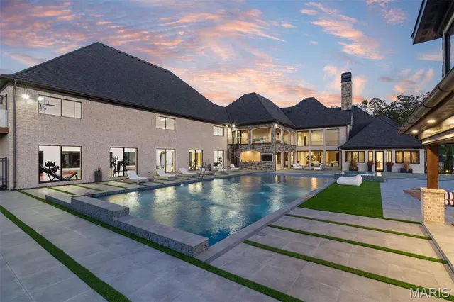 $8,950,000 | 300 Ridgecrest Drive, Chestnutridge, MO 65630