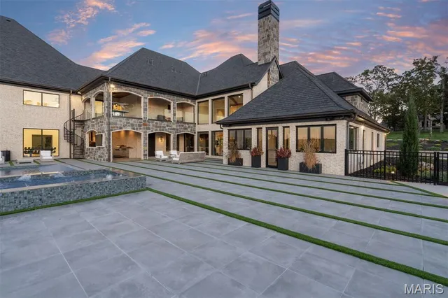 $8,950,000 | 300 Ridgecrest Drive, Chestnutridge, MO 65630