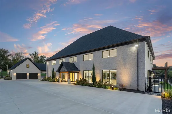 $8,950,000 | 300 Ridgecrest Drive, Chestnutridge, MO 65630